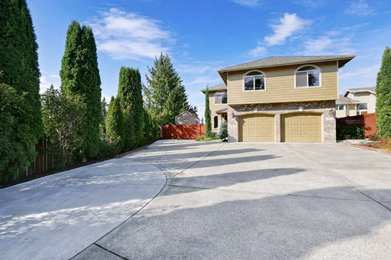 Concrete driveway building in Tustin, CA