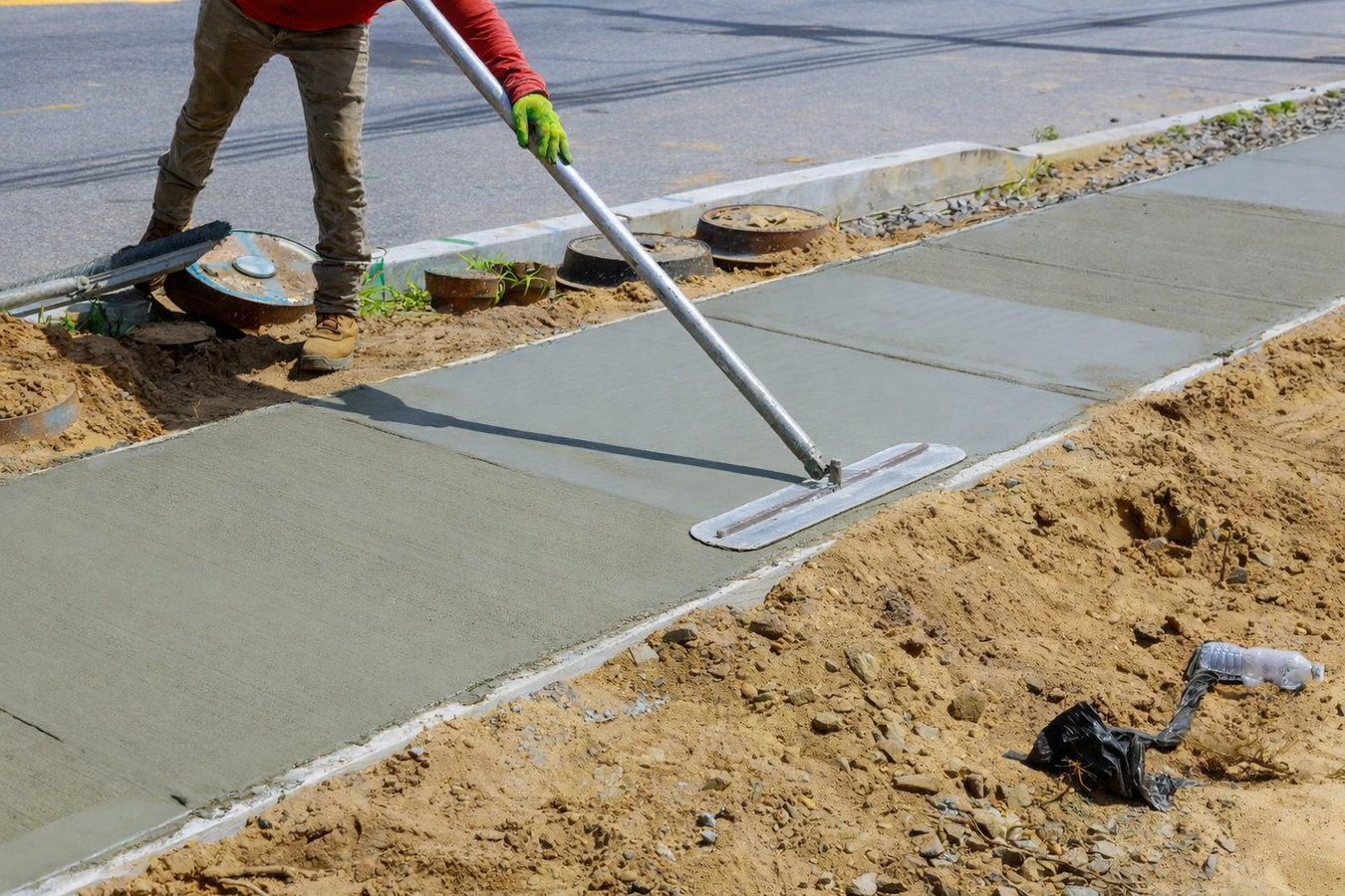 Concrete sidewalk building in Tustin, CA
